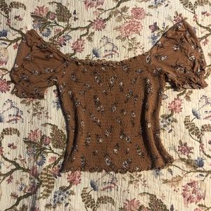 Scrunchy shoulder reveal Top